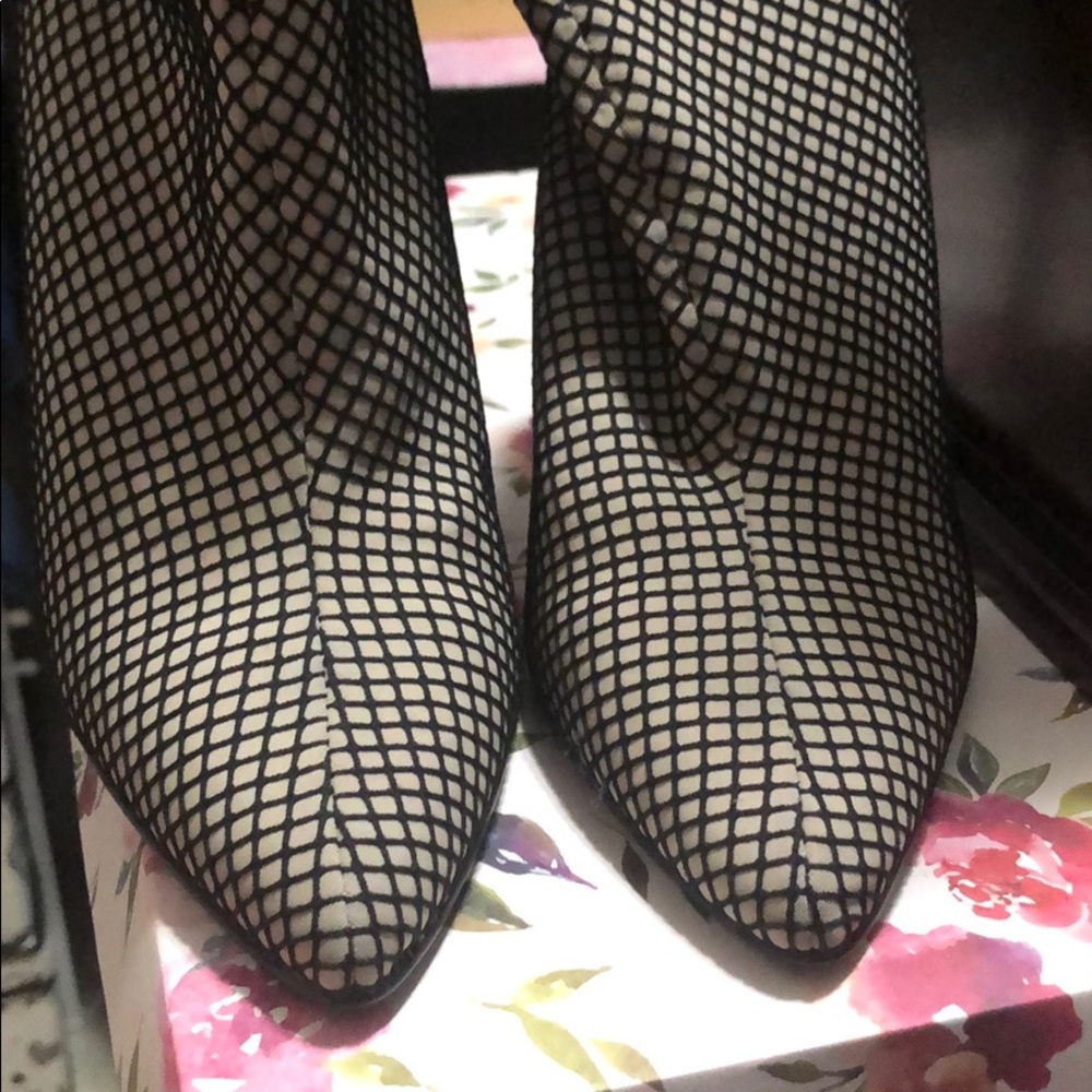Netted Stretch booties - Picture 2 of 7
